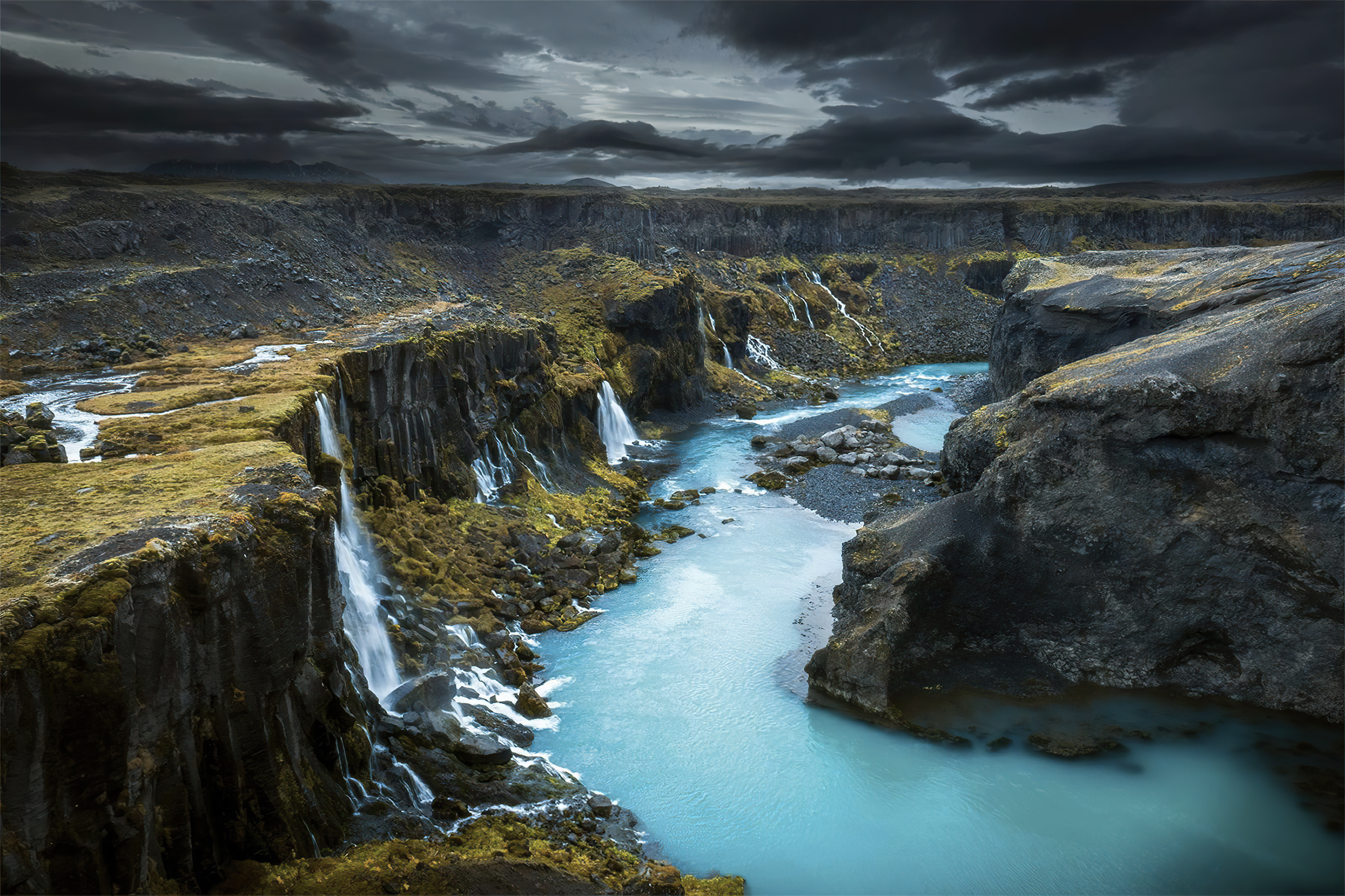 Исландия какая европа. Водопад Годафосс, Исландия. Исландия Iceland. Исландия Рейкьявик природа. Киркьюбайярклёйстюр Исландия достоприм.