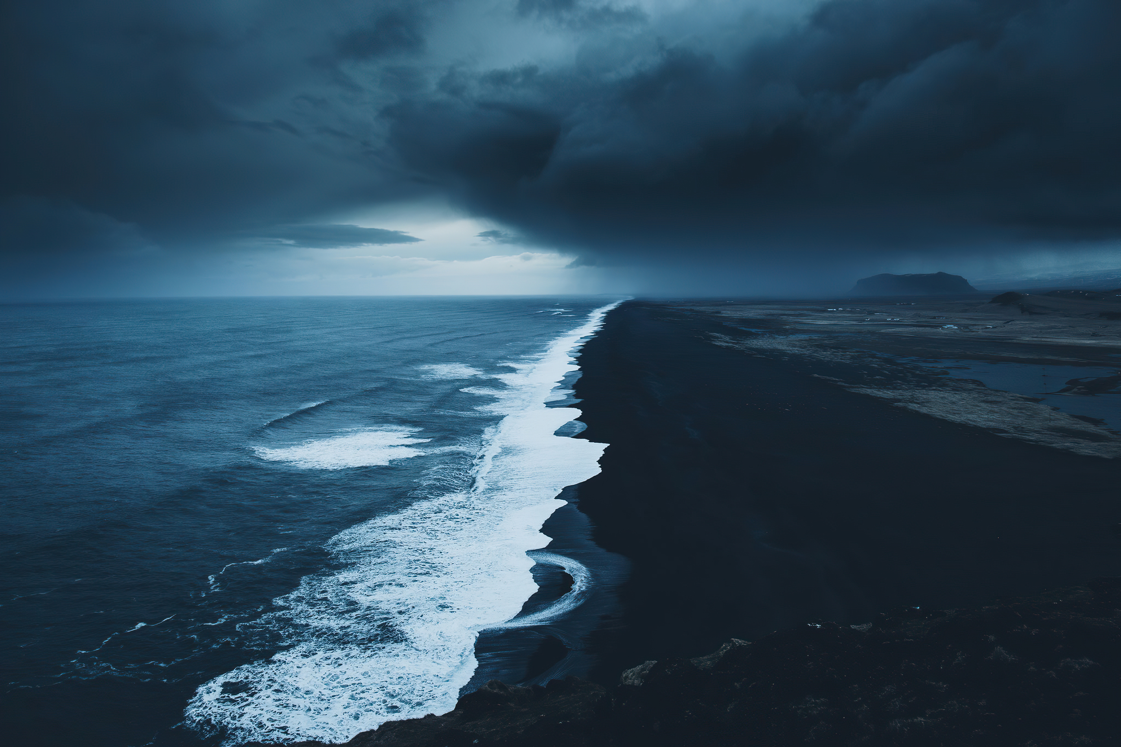 Темный шторм. Атлантический океан шторм. Исландия Атлантический океан берег шторм. Исландия океан черный песок. Мыс Моррис-Джесуп.