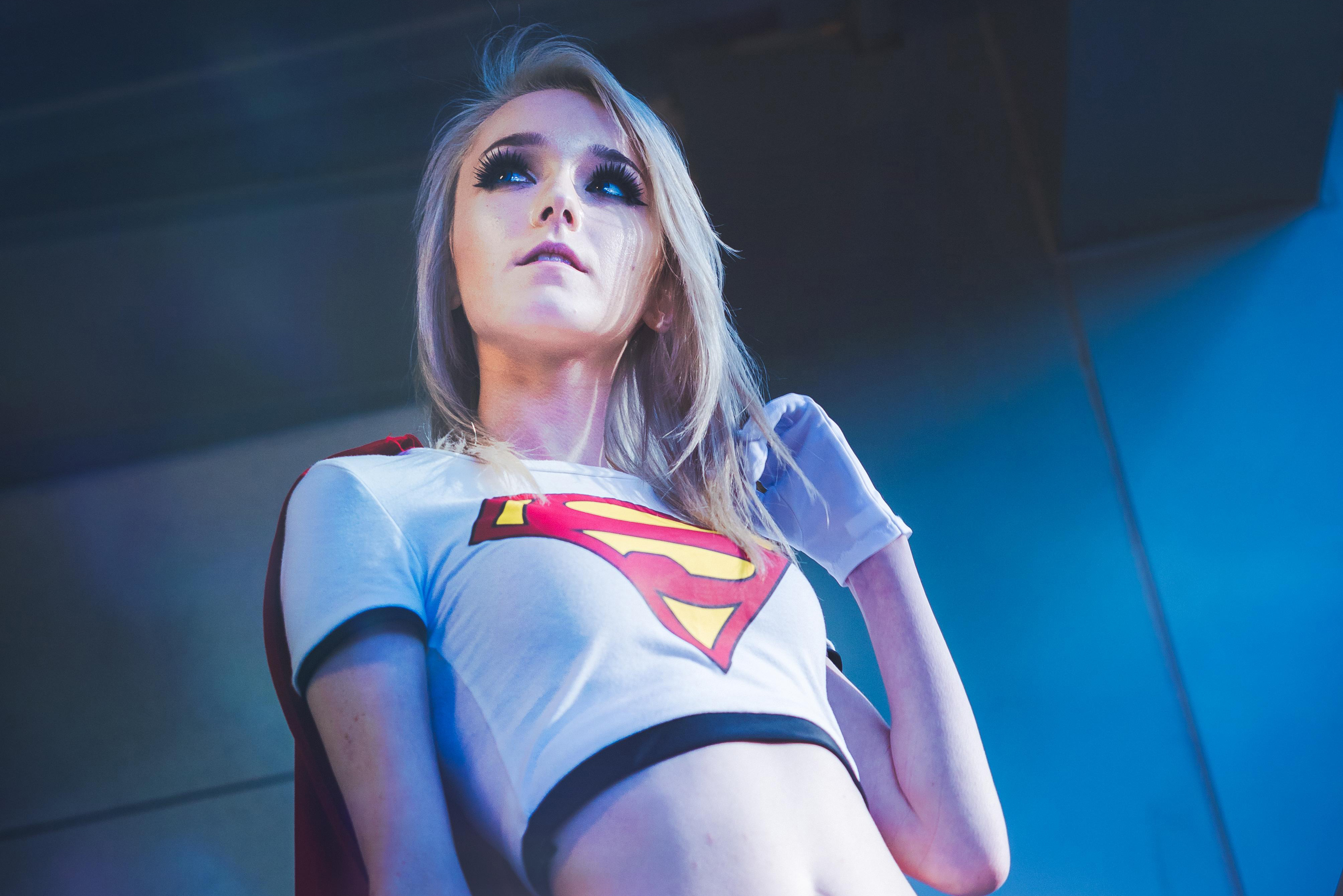 Cosplay supergirl Discover supergirl