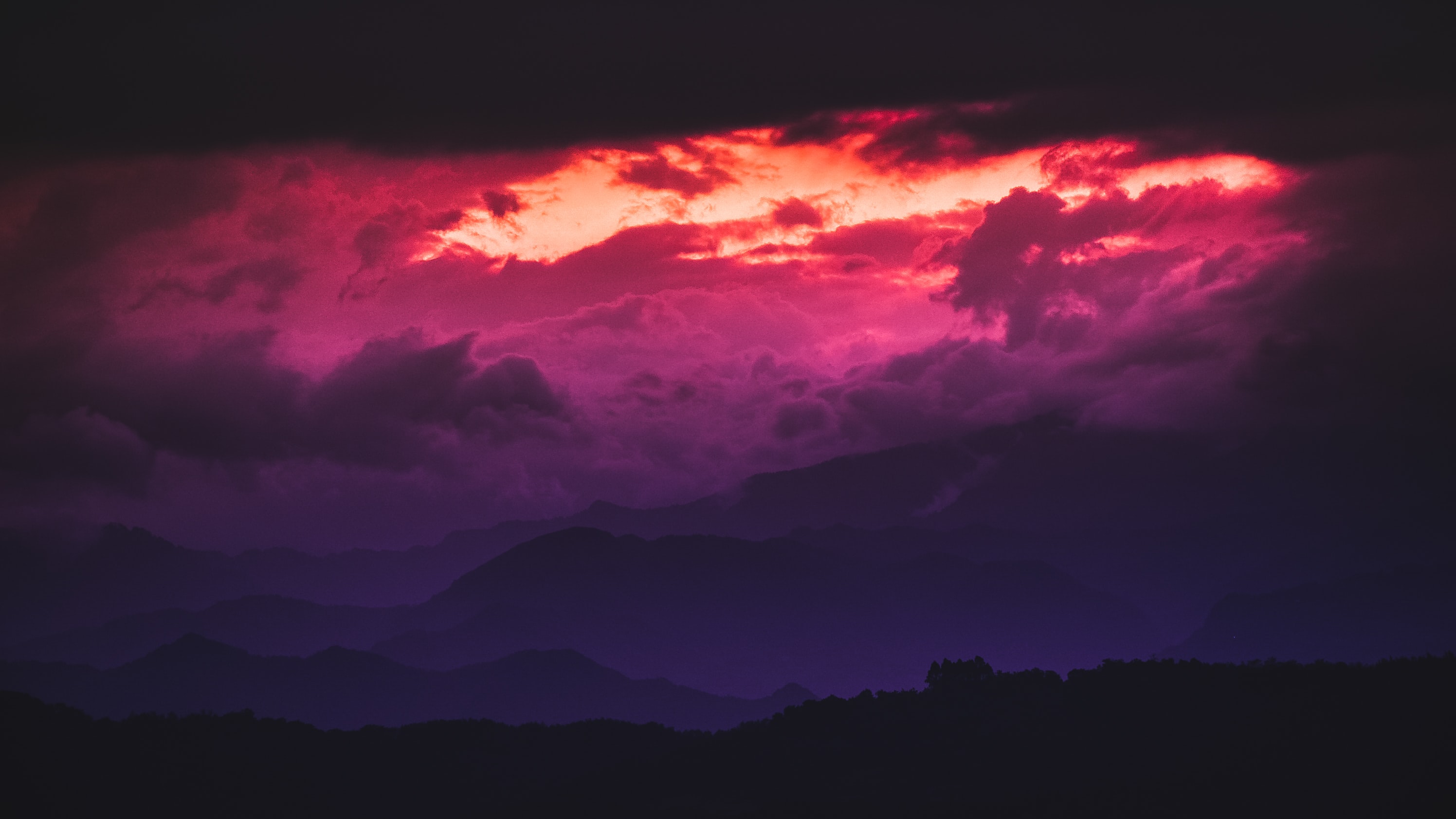 4K Desktop Wallpaper of Sky, Clouds, Red and Night Stock Illustration