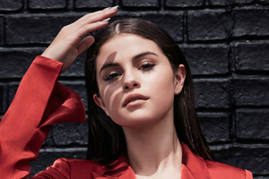 2018 Selena Gomez Olivia Malone (320x240) Resolution Wallpaper