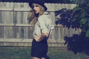 4k Taylor Swift Singer