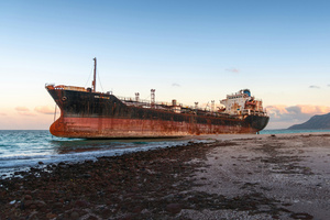 A Shipwreck On The Shore Of The Socotra Island (2880x1800) Resolution Wallpaper
