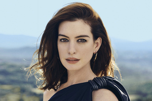 Anne Hathaway 2019 (2560x1440) Resolution Wallpaper