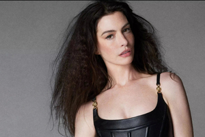 Anne Hathaway Versace Icons 2024 (2560x1024) Resolution Wallpaper