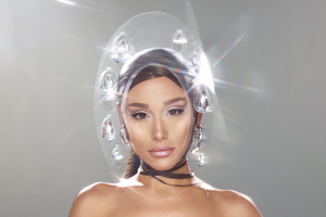 Ariana Grande Rem Beauty (2560x1440) Resolution Wallpaper