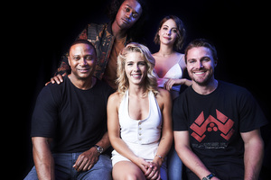 Arrow Cast In Comic Con 2017 (1360x768) Resolution Wallpaper