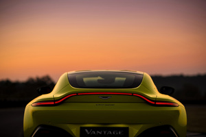 Aston Martin Vantage 2018 4k (1152x864) Resolution Wallpaper