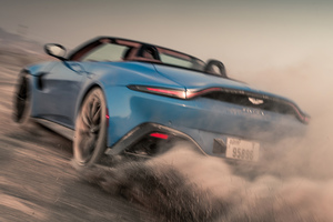 Aston Martin Vantage Roadster In Desert 4k