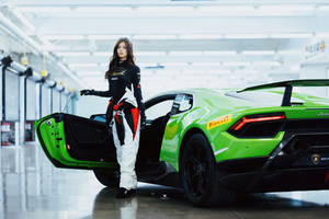 Aventador And The Pro Woman Driver (2880x1800) Resolution Wallpaper
