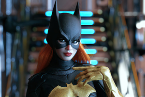 Batgirl Black Suit Gold Armor 4k
