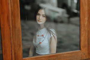Beautiful Girl Looking Through Window (1400x1050) Resolution Wallpaper