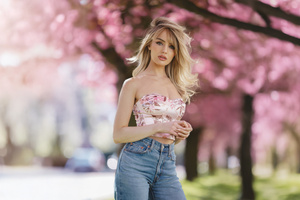 Blonde Girl Spring Vibes (2560x1600) Resolution Wallpaper