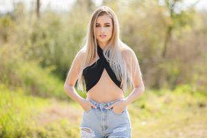 Blonde Girl Torn Jeans Outdoor Wallpaper