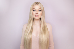 Blonde Hair Model (1336x768) Resolution Wallpaper