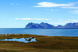 Blue Horizons And Emerald Shores (1280x720) Resolution Wallpaper