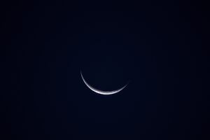 Crescent Moon Night Sky 5k Wallpaper