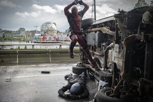 Deadpool Fighting Scene Wallpaper