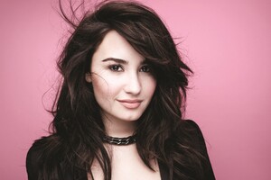 Demi Lovato 2 (2048x2048) Resolution Wallpaper