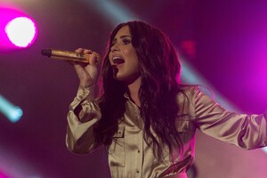 Demi Lovato Live Performing 5k (5120x2880) Resolution Wallpaper
