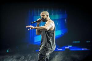 Drake Live (1360x768) Resolution Wallpaper
