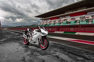 Ducati Panigale 2015 (2560x1700) Resolution Wallpaper
