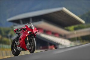 Ducati Panigale V4 S 2018 Wallpaper