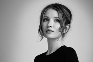 Emily Browning (1024x768) Resolution Wallpaper