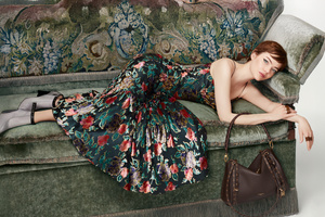Emma Stone Louis Vuitton Fw 2025 (1280x720) Resolution Wallpaper
