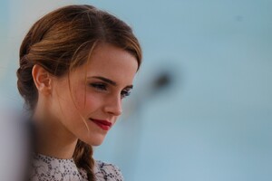Emma Watson 5 Wallpaper