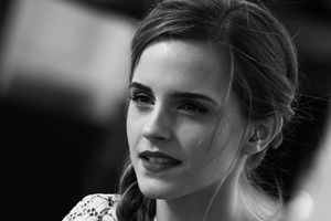 Emma Watson Moncohrome Hd (1366x768) Resolution Wallpaper