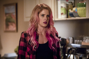 Felicity Smoak In Arrow Season 7 (1336x768) Resolution Wallpaper