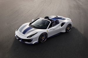 Ferrari 488 Pista Spider (320x240) Resolution Wallpaper