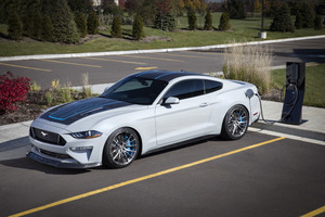 Ford Mustang Lithium 2019 (1152x864) Resolution Wallpaper