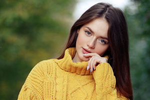 Girl In Yellow Sweater (2880x1800) Resolution Wallpaper