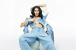 Girl Wearing Denim (2560x1440) Resolution Wallpaper