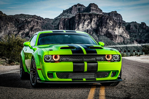 Glossy Green Dodge Challenger (1400x900) Resolution Wallpaper