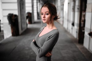 Gorgeous Girl Depth Of Field Arms Crossed (320x240) Resolution Wallpaper