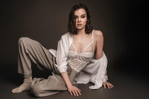 Hailee Steinfeld Esquire Mexico (5120x2880) Resolution Wallpaper