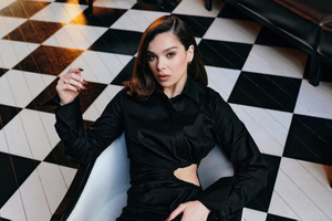 Hailee Steinfeld For Collider 2025 (1336x768) Resolution Wallpaper