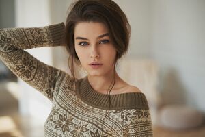 Hands Back Sweater Girl (1366x768) Resolution Wallpaper