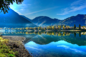 Idro Lake In Italy Wallpaper
