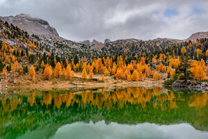 Italy Mountains Autumn Lake 5k (2560x1024) Resolution Wallpaper