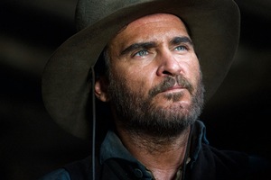 Joaquin Phoenix As Charlie Sisters In The Sisters Brothers Movie (1600x1200) Resolution Wallpaper