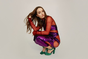 Kaitlyn Dever 2025 (1600x1200) Resolution Wallpaper