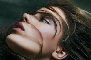 Kate Beckinsale Gorgeous (1336x768) Resolution Wallpaper