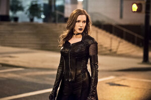 Katie Cassidy As Black Canary Arrow (2048x1152) Resolution Wallpaper