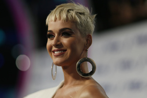 Katy Perry Smiling (2560x1600) Resolution Wallpaper