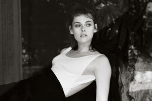 Kristen Stewart In Porter Edit 2025 (1400x900) Resolution Wallpaper