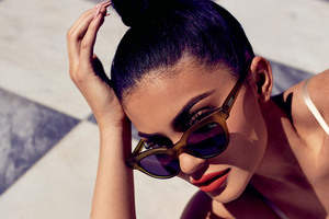 Kylie Jenner Quay Sunglasses 4k (1336x768) Resolution Wallpaper